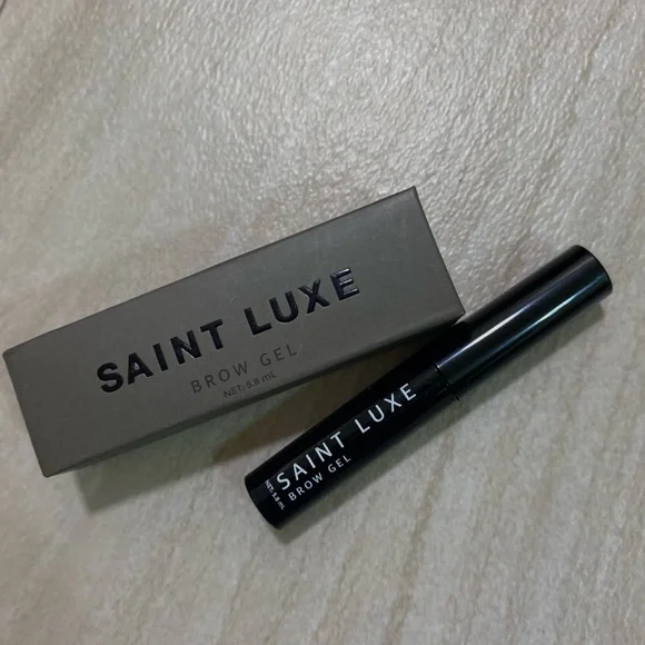 •OPVBEAUTY Loose Setting Powder Medium • Saint Luxe Brow Gel - Picture 2 of 3